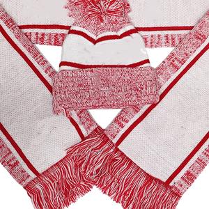 Conjunto de Bufanda y Gorro de Invierno Premium Delta White Crest Sorority - Tejido Jacquard Carmesí y Blanco, Ropa Griega Tradicional, Regalo Térmico - Product Image 4