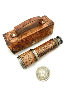 Télescope en laiton artisanal de style pirate avec étui de rangement en cuir, décoration de bureau maritime vintage - Product Image 1
