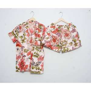 Conjunto de Pijama Corto de Algodón Indio con Estampado a Mano para Mujer, Elegante Ropa de Dormir Floral, Traje Cómodo con Camisa de Manga Corta y Pantalón - Product Image 3