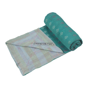 Colchas Kantha de la India, Mantas Indias Reversibles Cosidas a Mano, Manta Pesada de Sari Antiguo, Patchwork, Colcha Pesada de 3 a 7 Capas - Product Image 1