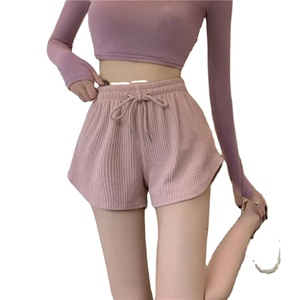 กางเกงขาสั้นสำหรับวิ่งออกกำลังกายสำหรับผู้หญิงกางเกงออกกำลังกายขาสั้นบางทรงหลวมใส่เล่นยิมแบบลำลองขนาดใหญ่ขากว้างเอวสูงแบบมีเชือกผูก - Product Image 4