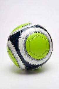 ลูกฟุตบอล ขนาด 5 สีเขียว ดำ ขาว สำหรับฝึกซ้อม ทนทาน บรรจุแบบเติมลม - Product Image 4
