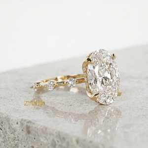 Anillo de Compromiso Solitario con Corte Ovalado en Oro de 10K con Banda con Detalles de Diamantes - Product Image 4