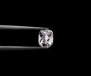 Nuevos diamantes cultivados en laboratorio de Om Gems |   Cushion Cut Antiguo Hecho a Medida con Corte de Mina Antigua |   CVD 1.04 CT D-E, Creado en Laboratorio, IGI, Perforado con Láser - Product Image 2