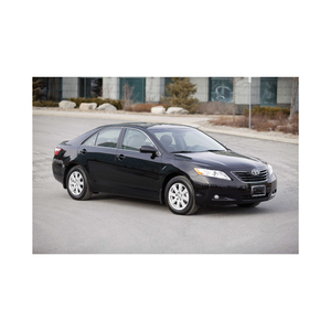 Toyota Camry sedán con consumo de combustible eficiente y conducción suave - Product Image 6