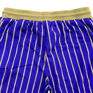 Diseña tus propios pantalones cortos de baloncesto retro de poliéster sublimados personalizados al por mayor para hombre con doble malla y estampado de llamas - Product Image 6