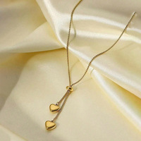 Collier tendance en acier inoxydable doré avec pendentif cœur et détails incrustés, idéal pour les cadeaux de bijoux pour couple