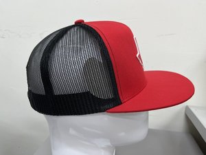 ผลิตในโรงงานเวียดนาม หมวกแก๊ปแบบ 5 ชิ้นส่วน โครงสร้างแข็งแรง ระบายอากาศได้ดี พร้อมแผ่นยางแบบกำหนดเอง เหมาะสำหรับแฟชั่นประจำวัน - Product Image 4