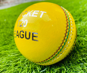 Ballon de cricket d'intérieur de haute qualité en PU injecté, léger, durable, jaune, T20, ballons de ligue de cricket d'intérieur - Product Image 2