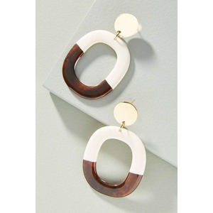 Boucles d'oreilles pendantes rondes HASAN CRAFT faites à la main en résine marbrée noire et blanche avec feuille d'or pour femme, idéales pour les fêtes, style classique - Product Image 4