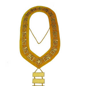 Collar de cadena de alta calidad de la francmasonería Blue Lodge, chapado en oro con pedrería sobre terciopelo blanco. - Product Image 1