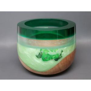 Cuenco decorativo de resina epoxi y madera, hecho con madera natural y resina para un estilo contemporáneo en el hogar y la cocina. - Product Image 1