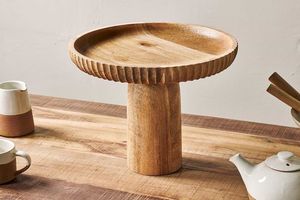 Meilleure vente : Présentoir à gâteau en bois clair à bords ondulés pour la décoration de table de cuisine et la présentation à la maison - Product Image 6