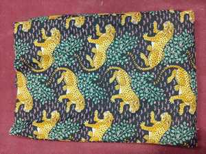 ผ้าฝ้ายพิมพ์ลายสัตว์สุดหรู ลายเสือดาวและลายซาฟารีที่ยั่งยืน สำหรับงานตัดเย็บเสื้อผ้าแฟชั่นสมัยใหม่ - Product Image 5