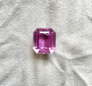 Pietra naturale di kunzite taglio ottagonale da 59,16 carati per la creazione di gioielli raffinati - Product Image 5