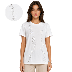 Camiseta de mujer con adornos de cristales de imitación transparentes, ribete decorativo con efecto brillante, corte regular, manga media, logotipo personalizado. - Product Image 5
