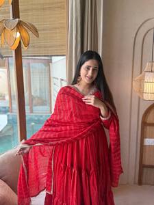 Conjunto de Salwar Kameez Largo Bordado con Rayas Rojas para Mujer, en Rayón, Tradicional, Largo hasta el Tobillo, para Fiestas y Bodas - Product Image 6