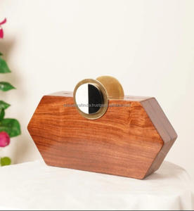 Pochette artisanale en bois et résine époxy |   Sac de soirée de luxe, artistique et design |   Artisanat Unique d'Inde - Product Image 4