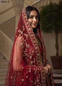 Rivaayat House presenta Lehenga Choli nupcial para mujer, bordado, con pedrería pesada, estampado digital y estampado en relieve, en stock. - Product Image 4