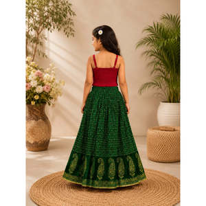 Conjunto de Top sin Mangas para Niñas con Lehenga Roja y Verde Bordada en Poliéster - Product Image 5