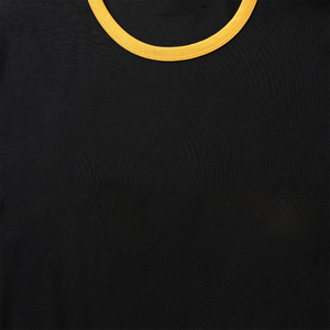 Camiseta Negra de Manga Corta al Por Mayor de Primera Calidad con Ribete Amarillo en Contraste, Cuello Redondo, Corte Regular, Color Sólido Informal - Product Image 6