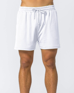 Pantalones cortos de malla personalizados para hombre en blanco, corte relajado con cintura elástica y bolsillos laterales, hechos de tela de malla ligera. - Product Image 2