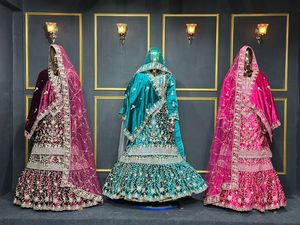 Majestic Veer Zara Velvet Bridal Gharara con Full Heavy Flare Double Dupatta y elegantes adornos de piedra Jarkan - Product Image 2