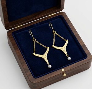 Pendientes Colgantes en Forma de Y Hechos a Mano con Latón Texturizado, Perlas Simuladas, Resistentes al Deslustre, Acabado Dorado de Poliuretano, Regalo para Mujer - Product Image 3