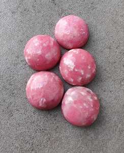 พลอยทูลไลท์ธรรมชาติทรงกลมแบบคาโบชอง สีชมพู ด้านหลังแบน ขนาดปรับเทียบแล้ว สำหรับทำเครื่องประดับ พลอยหลวม คริสตัลบำบัด - Product Image 6