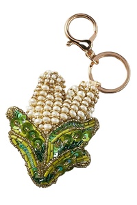 Llavero y accesorio para bolso con diseño de corazón hermoso, bordado con cuentas de colores rosas, de la India. - Product Image 4