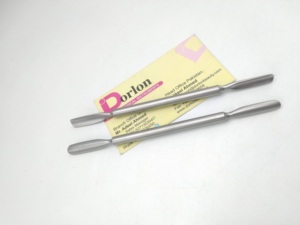 Empujadores de Cutículas con Acabado Plateado Regular, Empujador de Cutículas de Acero Inoxidable con Logotipo Personalizado, Removedor de Piel Muerta en Forma de Cuchara - Product Image 2