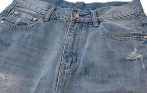 กางเกงขาสั้นผู้ชายผ้าฝ้ายคุณภาพสูง 100% สีฟ้าอ่อน ทรงหลวมแบบ Distressed  ขอบดิบ  ผ้ายีนส์ฟอกกรด - Product Image 3