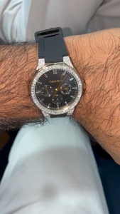 Montre chronographe noire de luxe pour homme avec lunette en strass et bracelet en silicone - Product Image 4