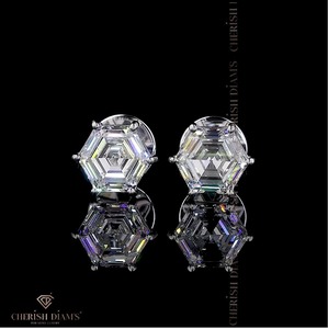 Boucles d'oreilles clous en diamant taillé hexagonal au design unique, certifiées IGI et pureté VVS, pour l'exportation en gros depuis l'Inde - Product Image 6