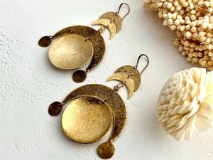 Pendientes de latón de lujo con estilo, aros antiguos de moda para bodas, fiestas, hechos a mano, joyería étnica personalizada, pieza llamativa. - Product Image 1