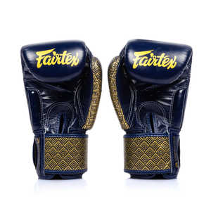 Gants de boxe Fairtex bleu marine et or, logo du stade Rajadamnern, fermeture auto-agrippante, cuir véritable, respirants, pour adulte - Product Image 3