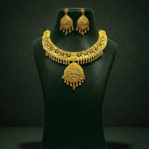 Juego de Joyería de Cobre y Latón Chapado en Oro de 24K de 4 Piezas Hecho a Mano para Mujer, Creaciones Naykk, para Fiestas, Bodas, Elegante y Moderno - Product Image 1
