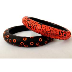 Brazaletes de Madera Pintados a Mano con Diseños Florales, Pulseras Vibrantes Pintadas para Bodas y Festivales - Product Image 1