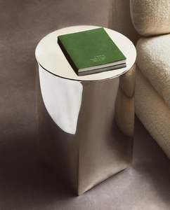 Table d'appoint artisanale en métal avec motif unique pour une pièce décorative de luxe - Product Image 5