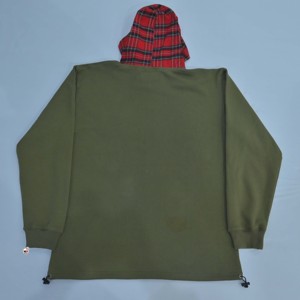 Sweat à capuche en polaire brodé vert olive pour homme de la marque The Huddle avec doublure à carreaux et poche avant, coupe décontractée tendance - Product Image 4