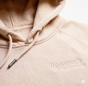 Sudadera con Capucha para Mujer Somofy Enterprises, 100% Algodón Tejido, Transpirable, Ecológica, con Logotipo Estampado en la Parte Delantera, Estilo Invernal - Product Image 6