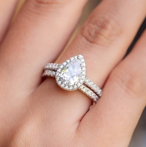 Anillo de Compromiso de Moissanita con Corte de Pera en Plata de Ley Chapada en Oro de 18K, Anillo de Piedras Preciosas de Lujo para Boda y Aniversario - Product Image 2