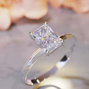 Elegante Anillo de Compromiso y Boda con Moissanita de Corte Radiante, Plata de Ley 925, Chapado en Oro Rosa - Product Image 2