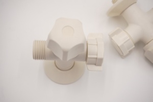 Valve en plastique POM de haute qualité en forme de T pour salle de bain et cuisine, design moderne, couleur et logo personnalisés, installation facile, garantie 1 an - Product Image 4