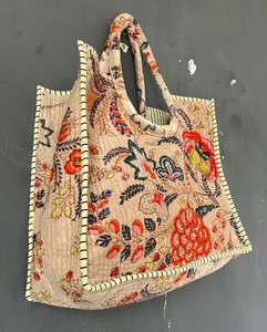 Sac à bandoulière matelassé en velours imprimé élégant pour femme – Mélange parfait de confort et de glamour - Product Image 5