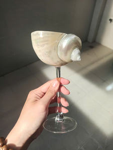 Verre à vin haut de gamme en coquillage marin, fabriqué avec des coquillages marins naturels et du verre, pour la restauration, Vietnam. - Product Image 3