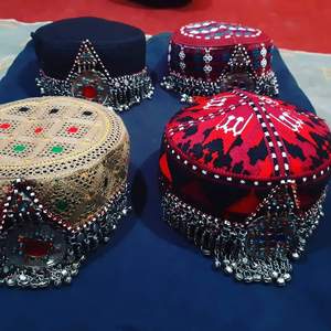 Gorros y Sombreros Afganos de Estilo Moderno para Mujer, Sombreros de Fiesta con Piedras Tribales Kuchi, Borlas y Cuentas - Product Image 3