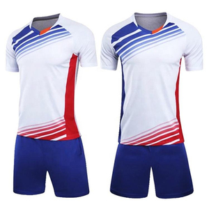 Achat OEM ODM d'un uniforme de football personnalisé et durable en sublimation auprès d'une ligne de production OEM avec des réductions de coût spécialisées. - Product Image 3