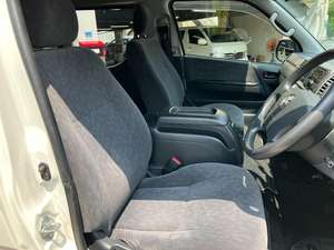 Toyota Hiace Turbo 2018 Usada con Título Limpio en Perfectas Condiciones - Product Image 4