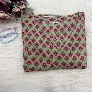 VASTRA COTTAGE Elegante Conjunto de Kurti Redondo Estampado de Algodón Puro con Pantalón de Cuello Completamente Decorado y Dupatta de Algodón - Product Image 4